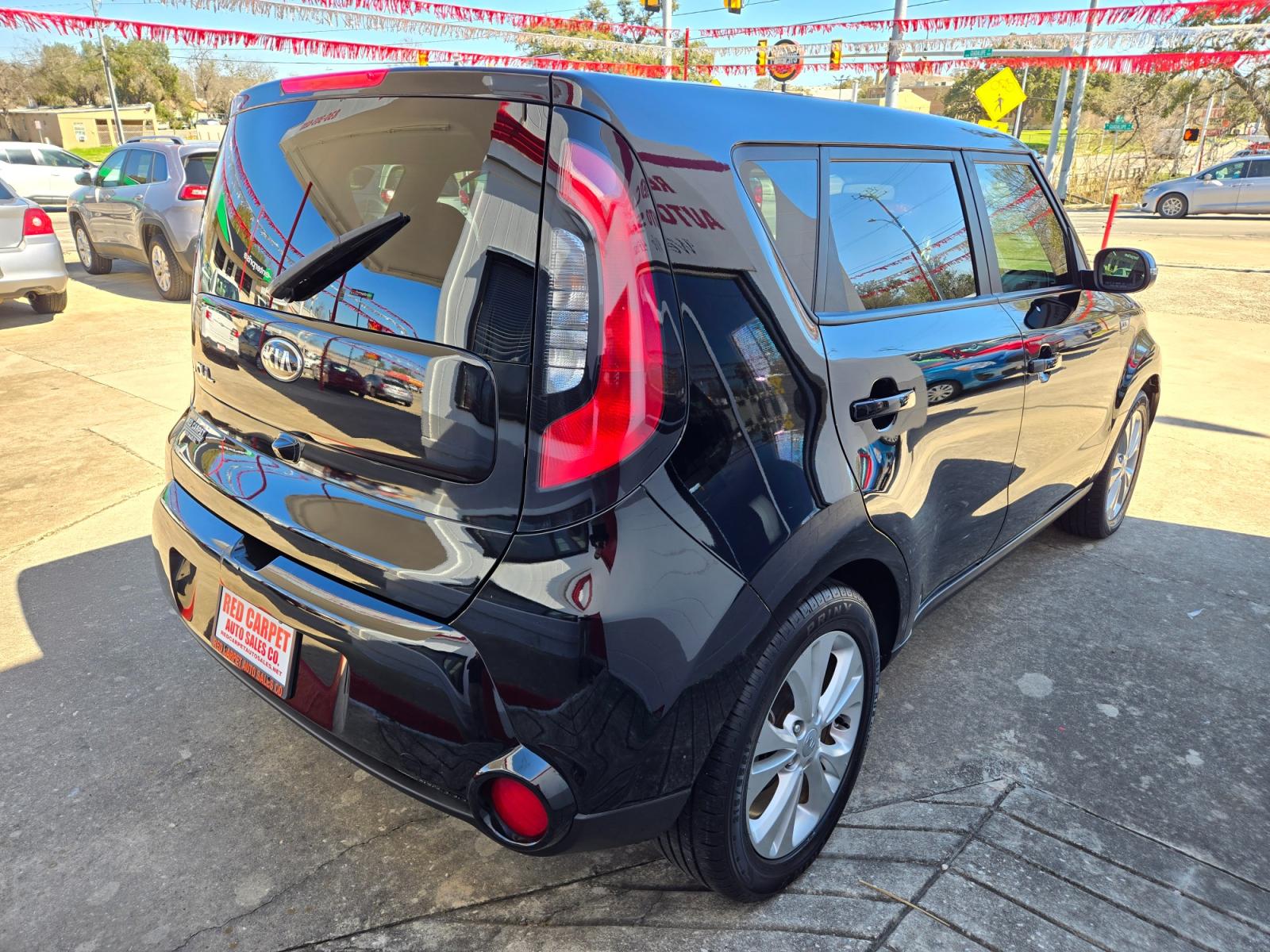 2016 BLACK /BLACK Kia Soul ! (KNDJX3A59G7) with an 2.0L L4 DOHC 16V engine, 6A transmission, located at 503 West Court, Seguin, TX, 78155, (830) 379-3373, 29.568621, -97.969803 - 2016 Kia Soul ! with a 2.0L L4 DOHC 16V, Automatic, Tilt, Cruise, AM/FM/AUX Stereo, Power Windows, Locks, Seat and Side Mirrors, Bluetooth, Leather Seating, Tinted Windows, Alloy Wheels, Rear Wiper, Rear Defroster and more!! - Photo #2